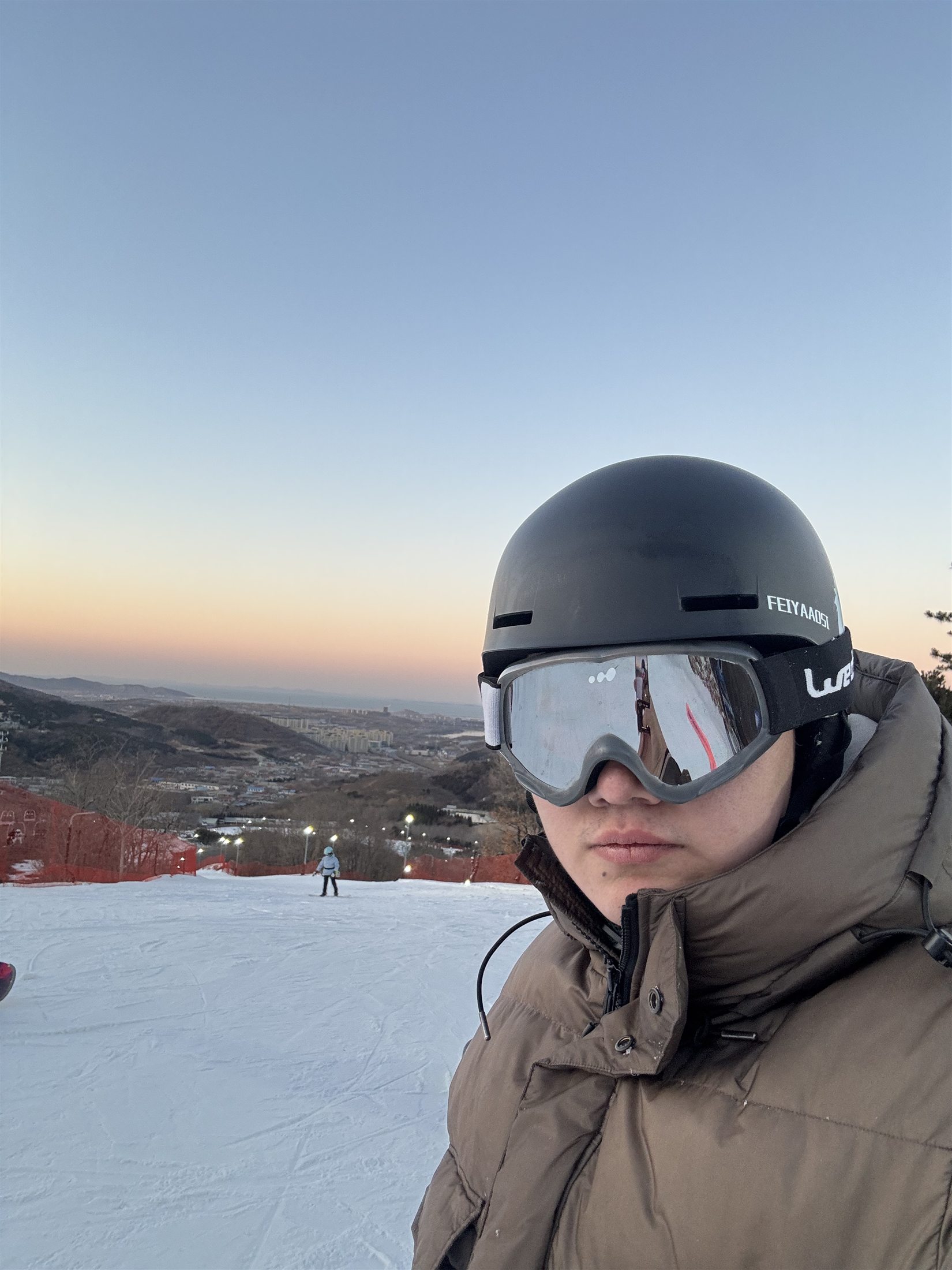 Jesse Liu skiing at sunset